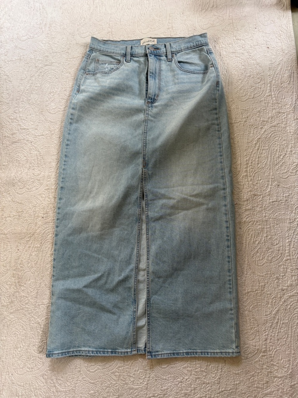 Women’s Universal Thread Light Blue Denim Midi Skirt with Front Slit - size 8